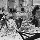 Imagen para el artículo titulado Este hombre mató a 242 nazis en cuatro meses con un solo dedo: si te movías o respirabas, estabas muerto